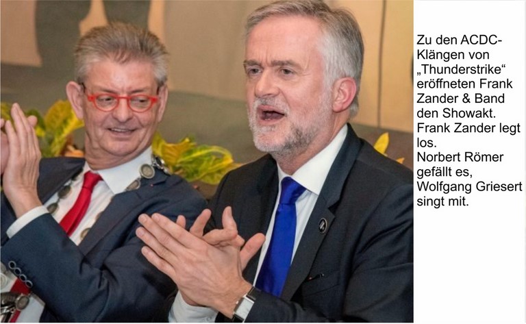 elmar Brok und Norbert Römer haben Spass auf dem Herrenabend in Wersen